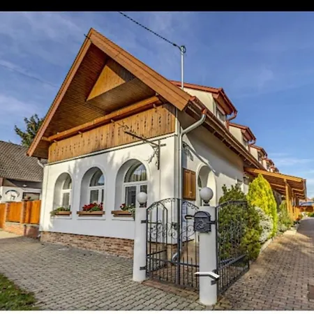 Bed and breakfast Kathy Panzió *